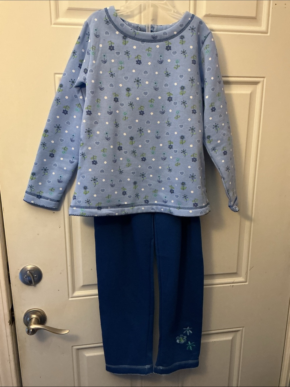 Girls Simply Basic 2 piece set pants and long sleeve shirt Size 8 Flowers Hearts